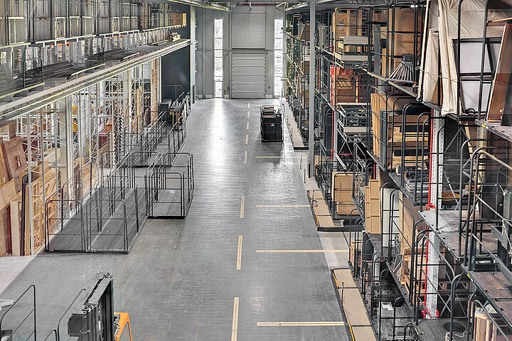 mobile racking systems for scenery storage and long loads