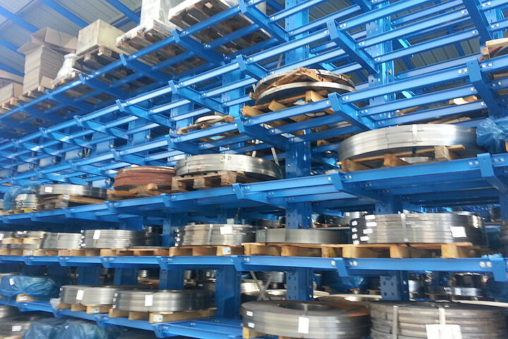 cantilever racking with roof