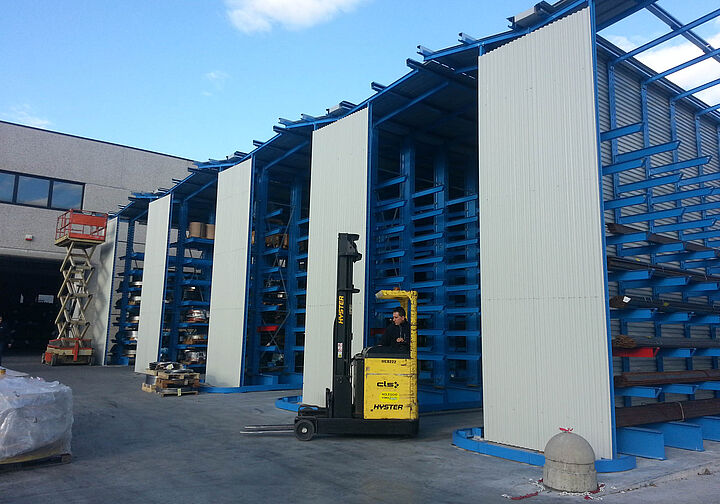 cantilever racking with roof