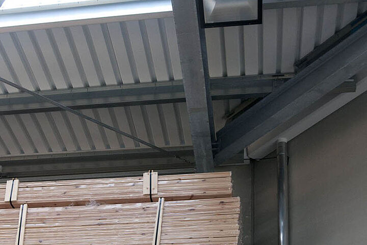 cantilever racking with gratings